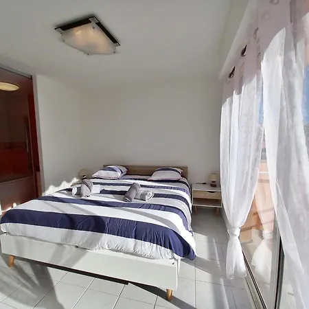 Apartment T4 92m2 Pour 6 Pers A 400m De La Frejus