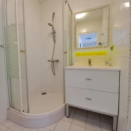 Apartment T4 92m2 Pour 6 Pers A 400m De La Frejus